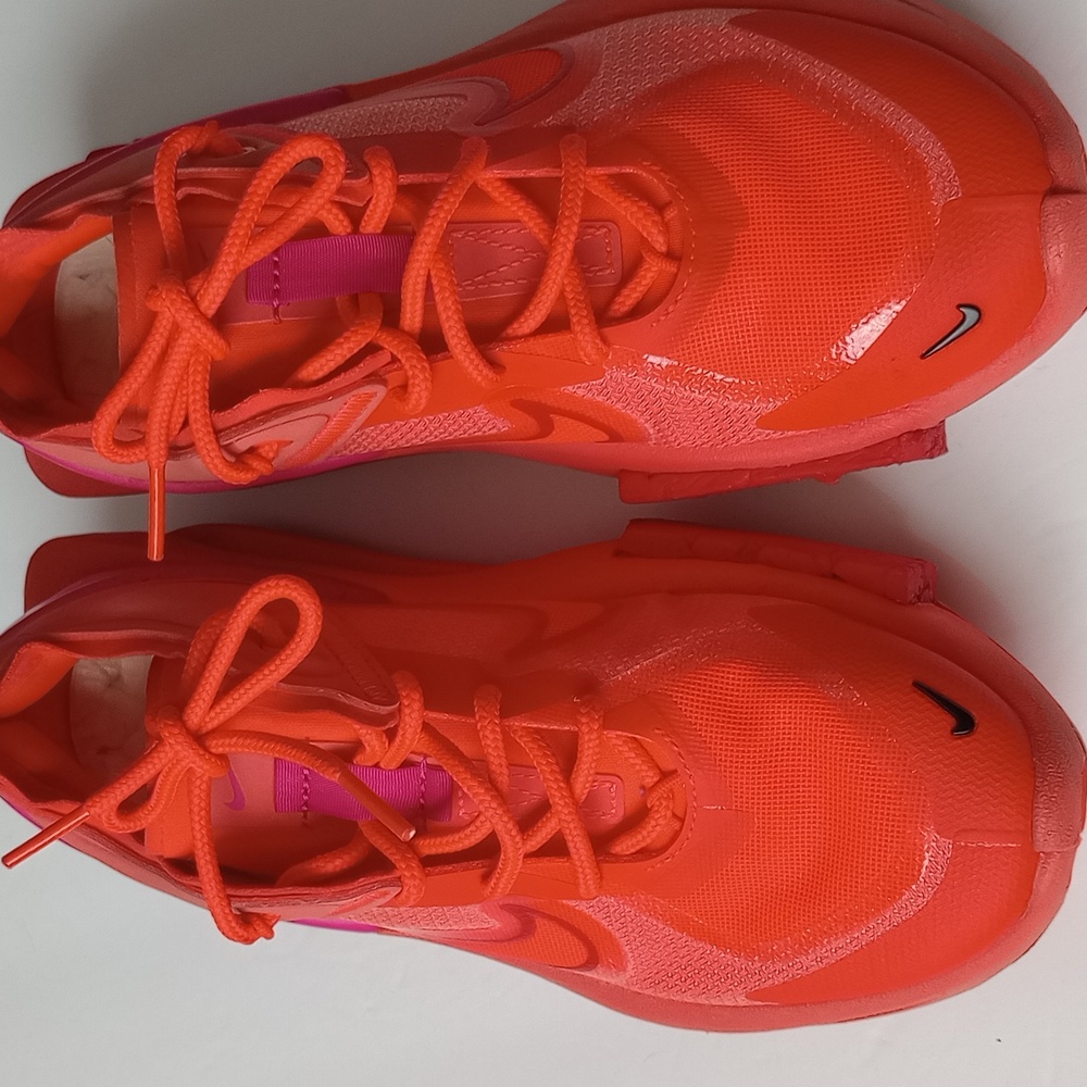 Nike - Picture 2 of 10
